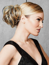 Choose from your natural hair tone bursting with highlighted and dip-dyed ends